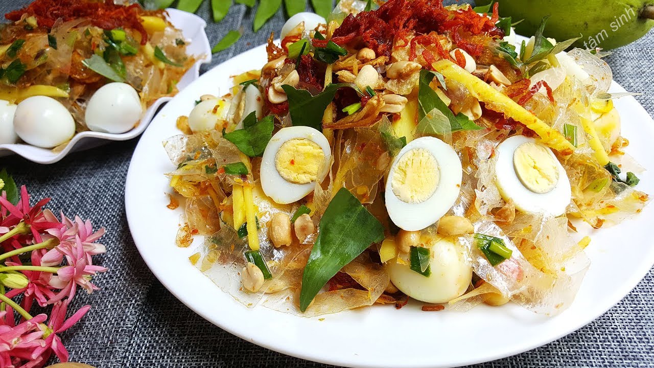 Best 12 Vietnamese Street Foods Under 1 USD