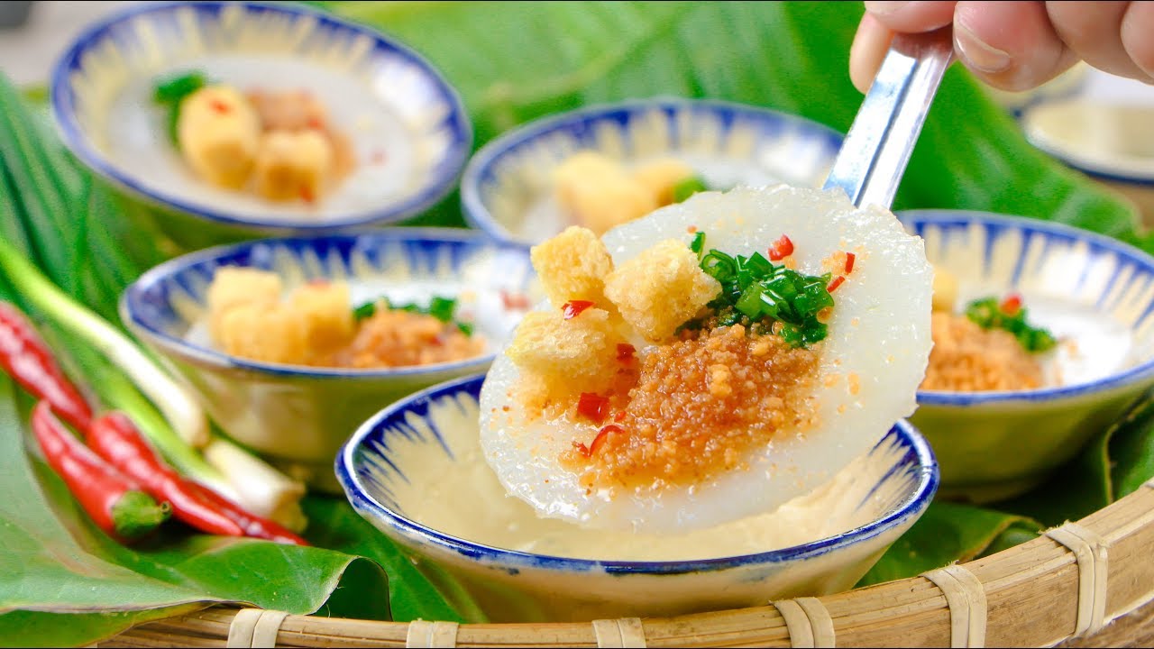 Best 12 Vietnamese Street Foods Under 1 USD