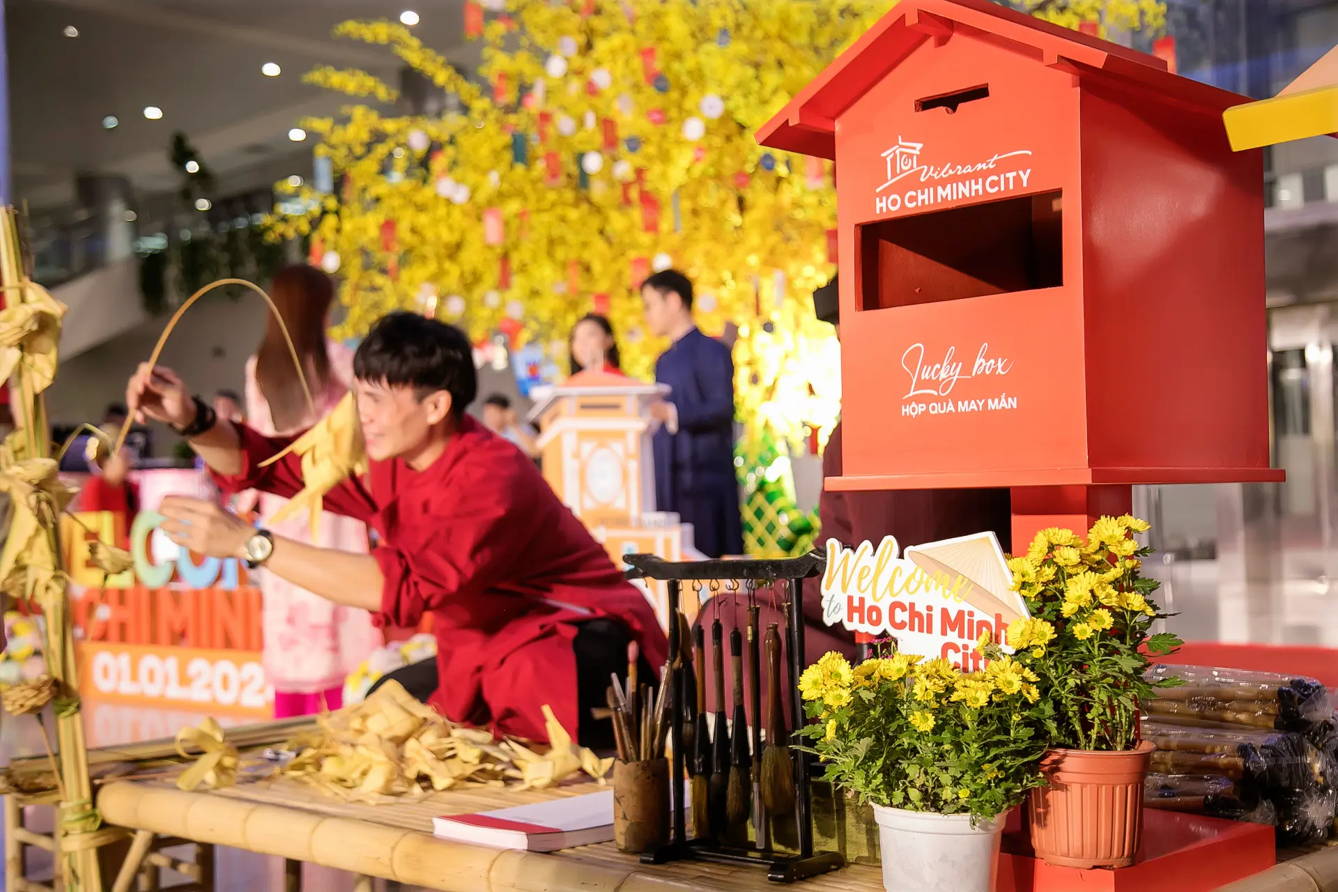 THE WELCOMING CEREMONY FOR THE FIRST VISITORS TO HO CHI MINH CITY 2025
