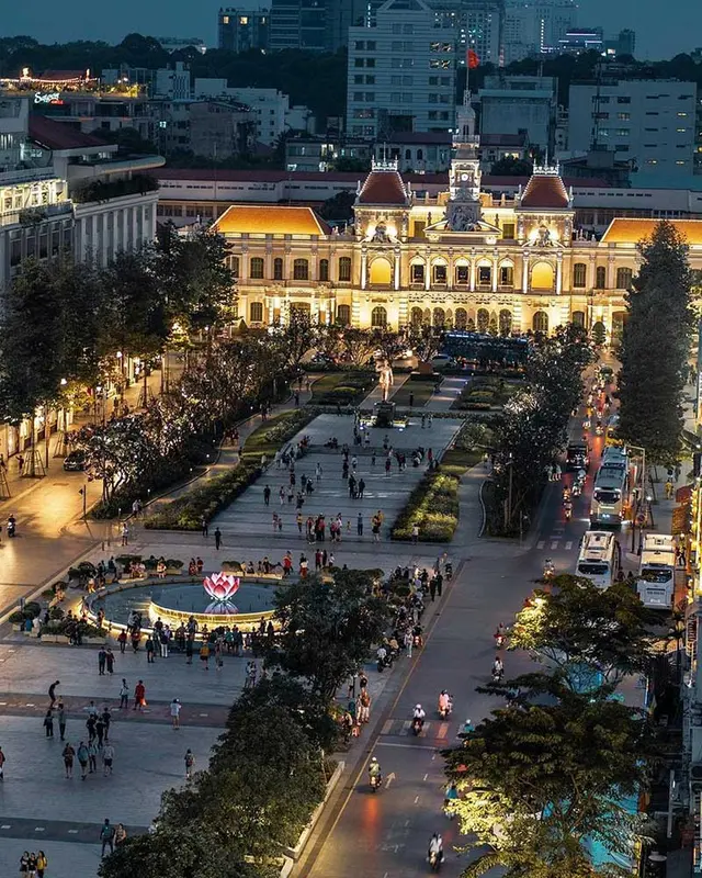 Phố đi bộ Nguyễn Huệ